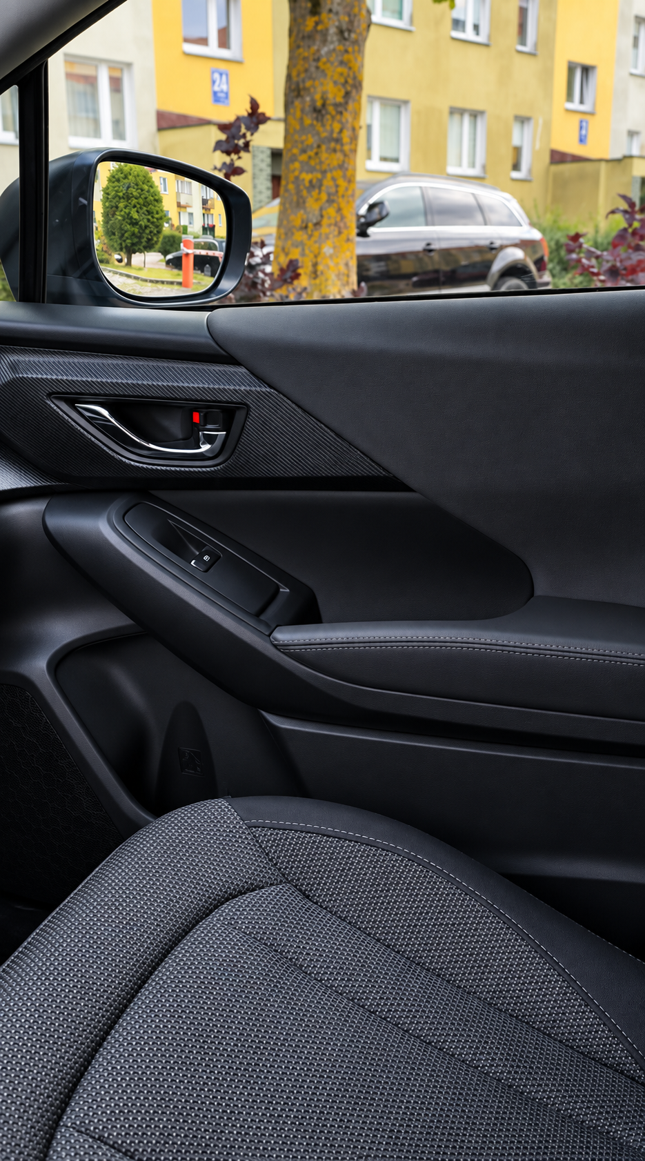 Subaru Crosstrek — detal drzwi i lusterka